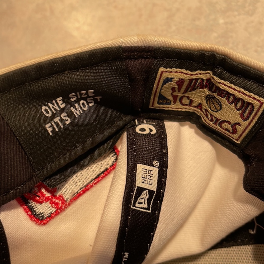 Chicago Bulls hat - Picture 6 of 8